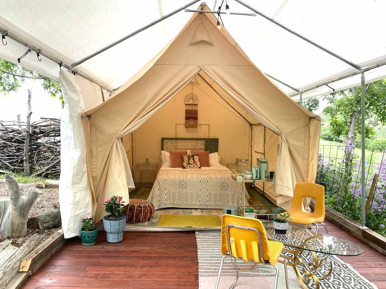 Red Rocks Glamping & RV Sites